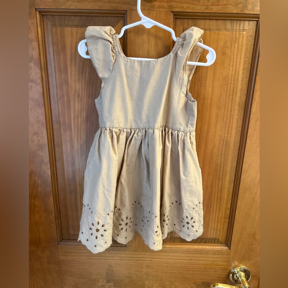 Gap Toddler eyelet dress! 4 for $20, anything $8 and under, bundle and offer! - Picture 4 of 4